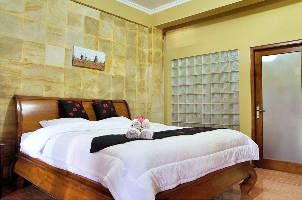 Ndalem Bantul Hotel Gandok Exterior photo